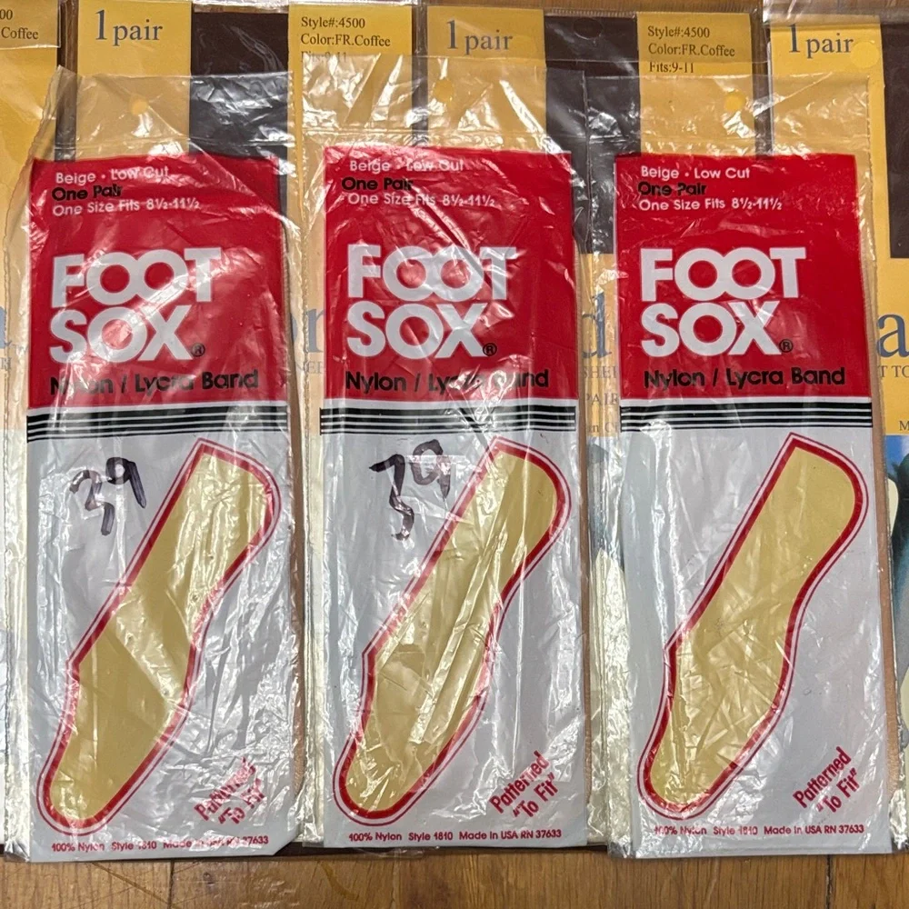 Isadora and Foot Sox Hosiery Collection Set - Picture 4 of 6